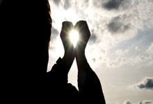 华体会：3月19日，主教练伊万科维奇携王大雷参加赛前新闻发布会.